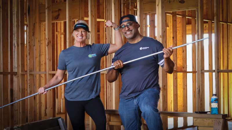 Jason A. Jones, Sr./Courtesy Mississippi Commission for Volunteer Service A photo of two volunteers.